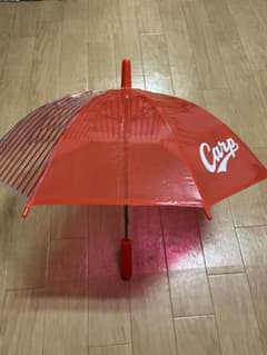 カープ　小さい傘のサムネイル