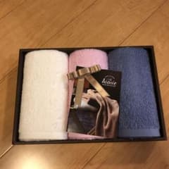 タオル　3枚　　hiorie  フェイスタオル　箱付きのサムネイル