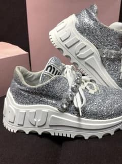 miu miu シルバー グリッター スニーカー miumiu シルバー グリッター厚底スニーカー - メルカリ