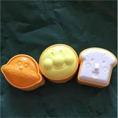 お値下げ‼️アンパンマン おにぎり 型ぬきのサムネイル