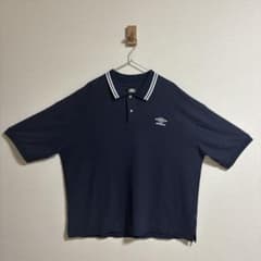 美品 アンブロ UMBRO 別注リブライン 刺繍ロゴ ポロシャツ 紺 XL