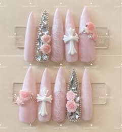 ネイルチップ クロム 筆記体 薔薇 レース ゴシック ワンホン ラメ ちゅるんのサムネイル