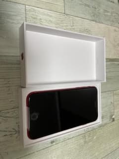 【新品未使用】iPhoneSE（第2世代）新品未使用64ギガ　赤のサムネイル