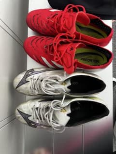 adidas Predator レッド & Mizuno ホワイト/ブラックのサムネイル