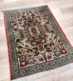 Y3711 ペルシャ絨毯 イランクム産 シルク100% 手織り 75×56㎝ - メルカリ