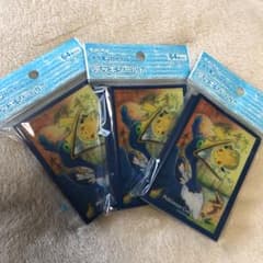 ポケモンカード ピカチュウとウッウ デッキシールド（ポケカ・スリーブ）のサムネイル