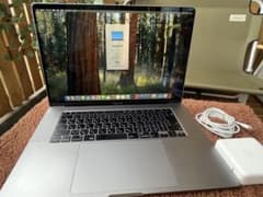 MacBook Pro 16インチ / i9/32GB/1TB/8コア/2019のサムネイル