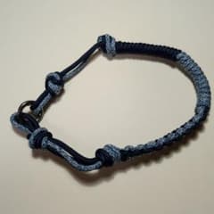パラコード スマホ ハンドストラップ ハンドメイド 丸カラビナ付き ネイビーのサムネイル
