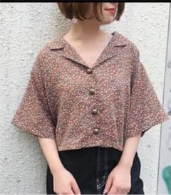 アプレジュール 花柄シャツのサムネイル