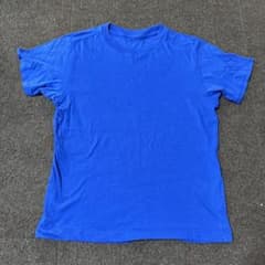 ユニクロ　青色 Tシャツ　無地 140 運動会のサムネイル