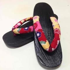 【未使用】週末限定値下げ！鼻緒が可愛い下駄  黒のサムネイル