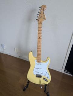 Squier　ストラト　スキャロップ加工ギターのサムネイル