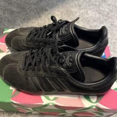 adidas スニーカー ブラック スエードのサムネイル