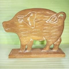 HAND MADE IN INDONESIA　インドネシア製　木製豚型置物 HAND MADE IN INDONESIA インドネシア製 木製豚型置物 - メルカリ