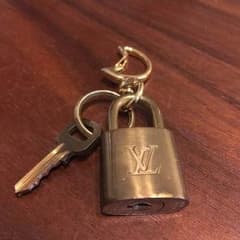 ★ハツ様専用★【値下げ】ルイ・ヴィトン カデナ パドロック キーホルダー ②のサムネイル