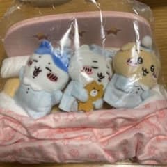 ちいかわ　おやすみベッドと繋がるマスコットセットのサムネイル