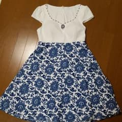 ビジュー付きドレスのサムネイル