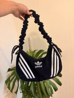 adidas ネイビー ショルダーバッグのサムネイル
