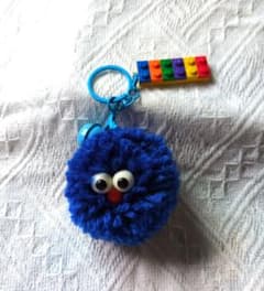 推し活ブルー ハンドメイド ポンポンキーホルダーのサムネイル