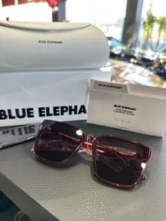 新品未使用 BLUE ELEPHANT スクエアサングラス レッド　韓国のサムネイル