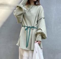 最終値下げ❗️【美品】kastaneレイヤード風ステッチスウェット 緑 購入可能のサムネイル
