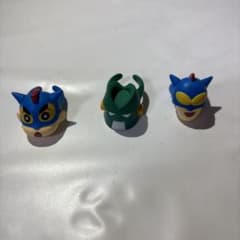 クレヨンしんちゃん カンタムロボ アクション仮面 ガチャガチャ 指輪3個セットのサムネイル