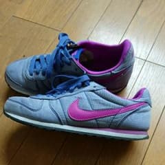 NIKEスニーカーのサムネイル