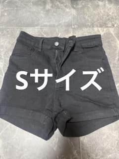 ブラック デニムショートパンツのサムネイル