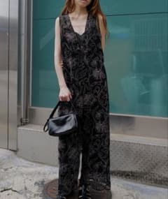 Ameri 美品 2WAY SILHOUETTE V NECK ROMPERS - メルカリ