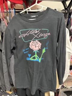 あ*ん様 XLARGE ローズプリント 長袖シャツ Sサイズのサムネイル