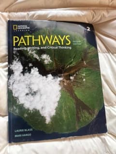 PATHWAYS 第二版 読解・作文・批判的思考のサムネイル