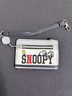 SNOOPY パスケース 定期入れ リール付きのサムネイル