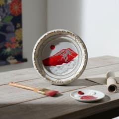 油彩画 円形ミニ絵画「赤富士」 銀の空と白い雲 油彩画 円形ミニ絵画「赤富士」 銀の空と白い雲 - メルカリ