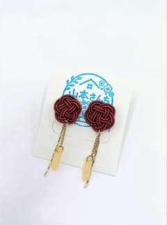 水引 ピアス 梅結び ボルドー系のサムネイル