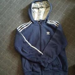adidasのサムネイル