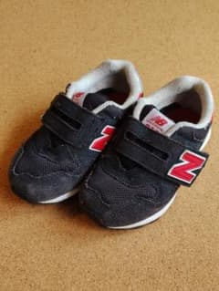 New Balance 313 スニーカー ブラック/レッドのサムネイル