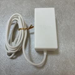 NTT docomo純正 ACアダプタ 08 USB Type-Cのサムネイル