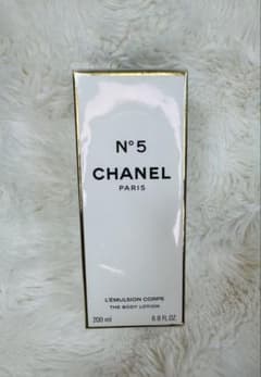 CHANEL N°5 ボディローション 200ml (明日値段上げます)のサムネイル