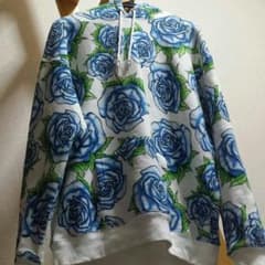 JOYRICH 花柄 プルオーバーパーカー 宮川大輔着用モデル Mサイズのサムネイル