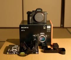 SONY α7III 本体 シャッター1万回台 AB判定 美品 付属品完備 SONY α7III ILCE-7M3 ボディ シャッター4576回 - メルカリ
