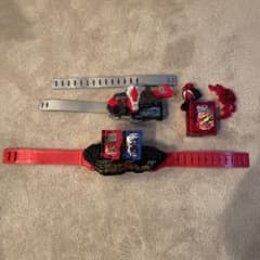 仮面ライダーセイバー　おもちゃのサムネイル