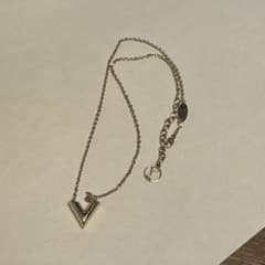LOUIS VUITTON ネックレス エセンシャルVのサムネイル