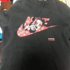 pandemic ベティ×ナイキ パーカー　supremeのサムネイル