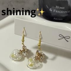 香月です♡･:*キラキラ.ビジューピアス.ハンドメイド♡･:* ガラスドーム 香水瓶 キラキラビーズ ハンドメイドピアス 蓄光 光る
