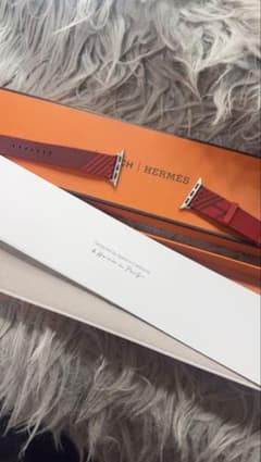 Apple Watch Hermès レザーバンド 赤のサムネイル