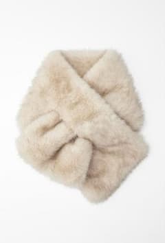 【即完売 新品未使用】ZARA フェイクファー プレーンマフラーのサムネイル