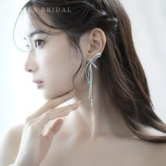 【りん様専用】STELLA BRIDALイヤリング　トゥインクルタッセル・ボウのサムネイル