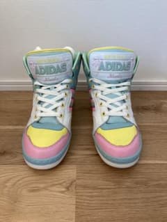 アディダスby ジェレミースコットのスニーカー マイアミ。