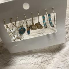 H&M ピアス　4セットのサムネイル