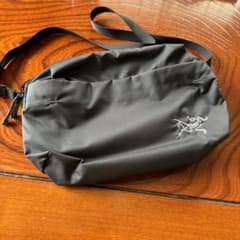 にこ様専用arc'teryx heliad 6L Crossbody bagのサムネイル